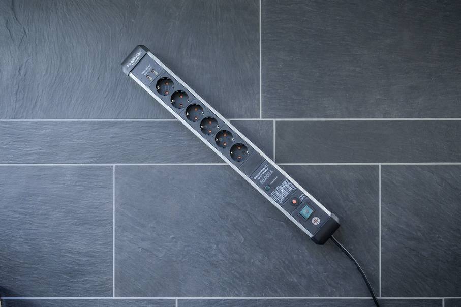 Brennenstuhl 1391010610 Überspannungsschutz-Steckdosenleiste Silber-Schwarz Schutzkontakt 1St.