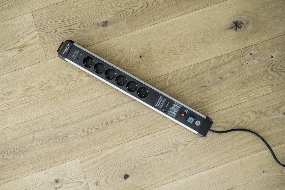 Brennenstuhl 1391010620 Überspannungsschutz-Steckdosenleiste Silber-Schwarz Schutzkontakt 1St.