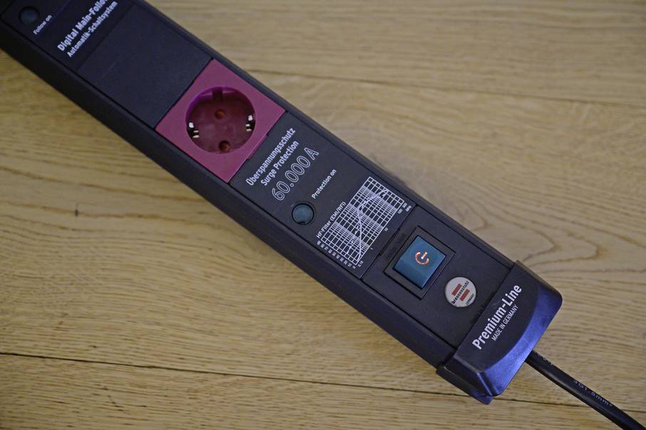 Brennenstuhl 1951150500 Überspannungsschutz-Steckdosenleiste Schwarz Schutzkontakt 1St.