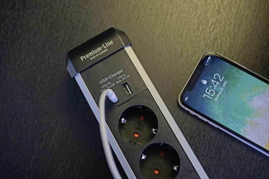 Brennenstuhl 1391030610 Steckdosenleiste mit Schalter Silber-Schwarz Schutzkontakt 1St.