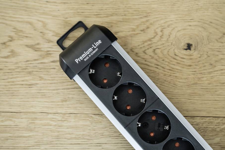 Brennenstuhl 1391030000 Steckdosenleiste mit Schalter Silber-Schwarz Schutzkontakt 1St.