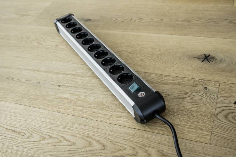 Brennenstuhl 1391030000 Steckdosenleiste mit Schalter Silber-Schwarz Schutzkontakt 1 St.