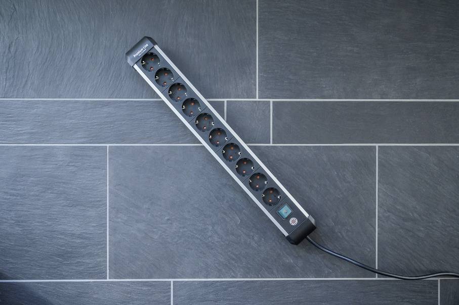 Brennenstuhl 1391030000 Steckdosenleiste mit Schalter Silber-Schwarz Schutzkontakt 1St.