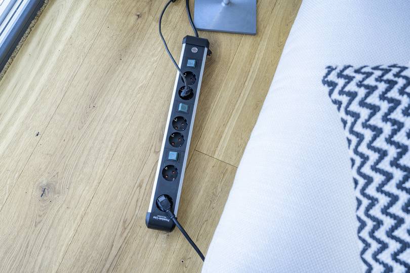 Brennenstuhl 1391030601 Steckdosenleiste mit Schalter Silber-Schwarz Schutzkontakt 1 St.