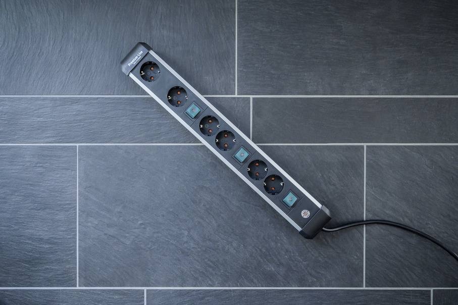 Brennenstuhl 1391030601 Steckdosenleiste mit Schalter Silber-Schwarz Schutzkontakt 1 St.