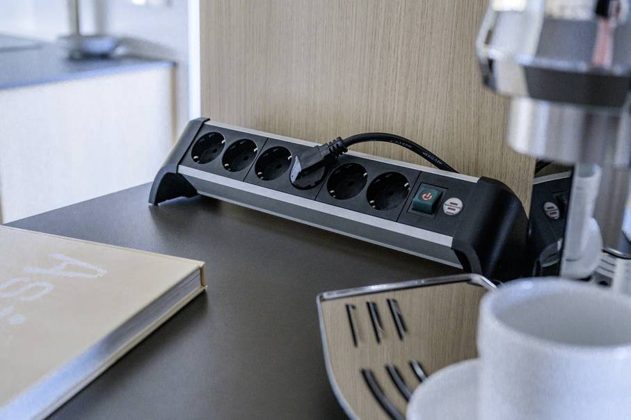 Brennenstuhl 1391040600 Steckdosenleiste mit Schalter Silber-Schwarz Schutzkontakt 1 St.