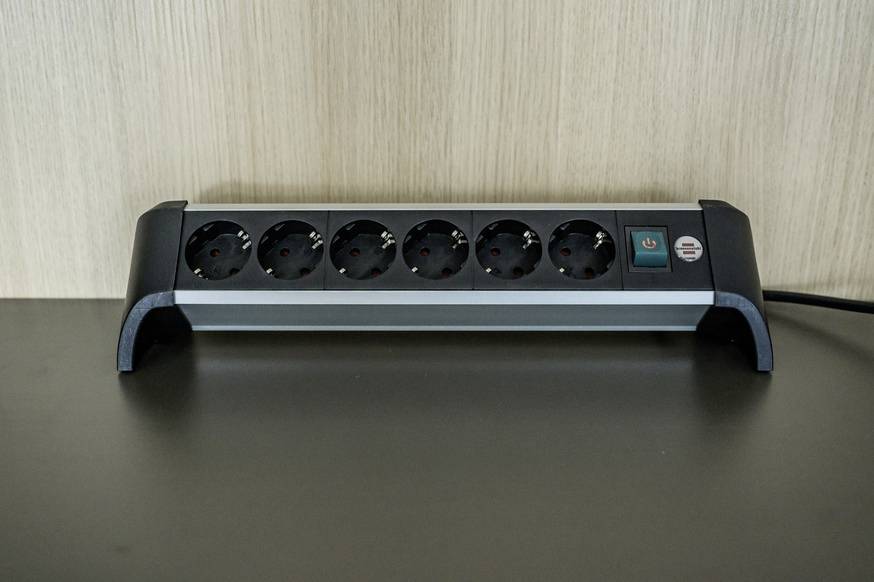 Brennenstuhl 1391040600 Steckdosenleiste mit Schalter Silber-Schwarz Schutzkontakt 1 St.