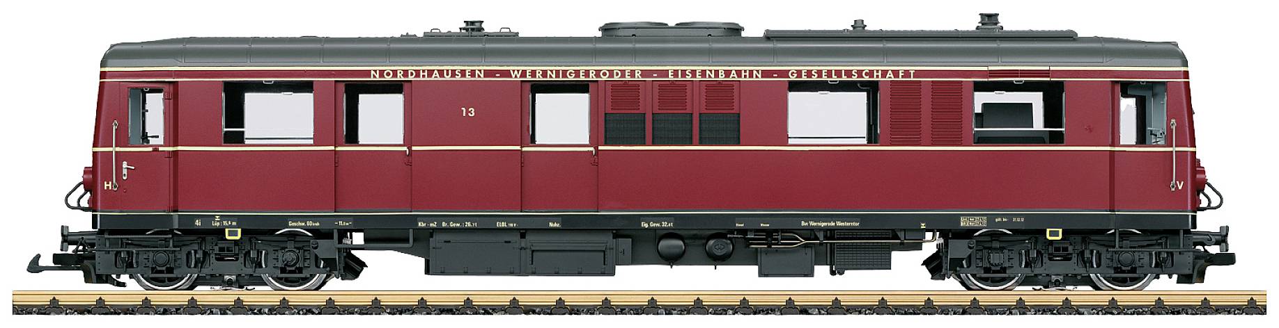 Ein roter historischer Schienenbus mit Fenstern und Beschriftung 'Deutsche Reichsbahn-Gesellschaft' steht auf Bahngleisen.