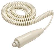 Ein cremefarbenes, spiralförmiges Telefonkabel mit einem Handstück, das für analoge Telefone oder ähnliche Geräte verwendet wird.