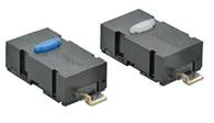 Zwei schwarze elektronische Bauteile mit rechteckiger Form, jeweils mit farbigem Schalter oben, links blau und rechts grau.