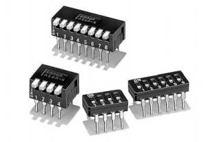 Vier schwarze DIP-Schalter mit weißen Schaltern und Beschriftungen 'ON', '1-8' und '1-4'. Elektronische Bauteile für Steuerungen.