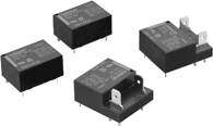 Vier rechteckige elektronische Bauteile mit Beschriftung und Metallpins. Sie sind in einer diagonalen Anordnung dargestellt.