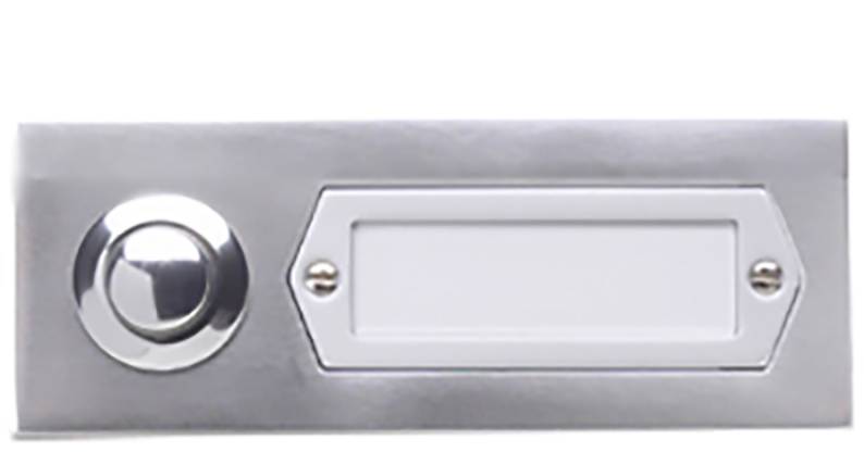 Klingelknopf aus Metall mit rechteckigem Namensschildhalter rechts daneben, vor einem schlichten Hintergrund.