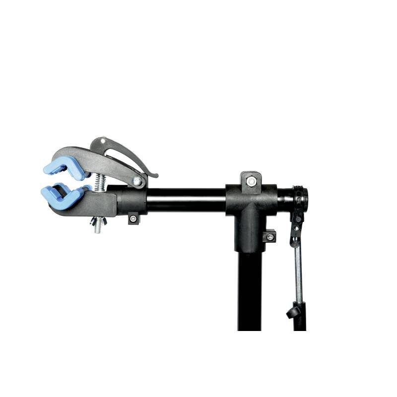 Ein schwarzer Fahrradmontageständer mit blauer Klemme, die geöffnet ist. Der Ständer steht auf einem schwarzen Rohr und hat einen Hebel zur Anpassung.