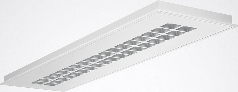 Weiße rechteckige Deckenleuchte mit einem Gittermuster auf der Unterseite, sorgt für gleichmäßige Lichtverteilung im Raum.