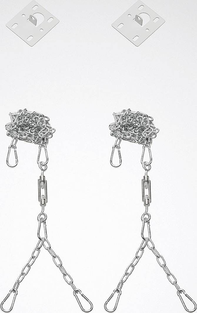 Zwei an der Decke befestigte Metallketten mit Haken und Gelenken, vermutlich zur Befestigung oder Sicherung schwerer Gegenstände.