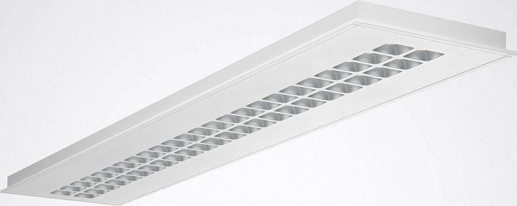 Weiße, rechteckige Deckenleuchte mit silber spiegelndem Gitter, das das Licht gleichmäßig verteilt. Modernes Design, energiesparend.