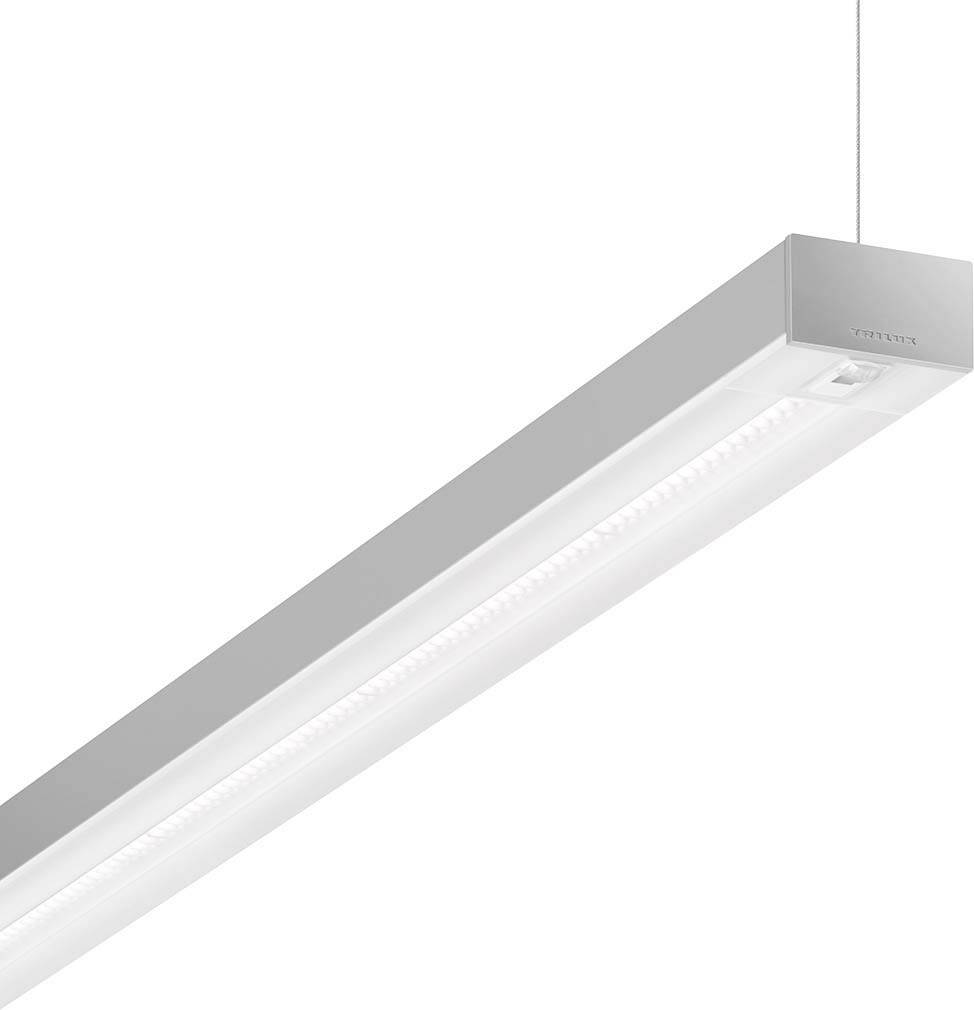 Eine moderne, weiße Deckenleuchte mit rechteckiger Form, aufgehängt an dünnen Drähten, passend für minimalistische Raumgestaltung.