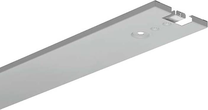 Ein silbernes Metallprofil mit Aussparungen und Befestigungslöchern, möglicherweise für die Montage oder als Träger in einer Konstruktion.