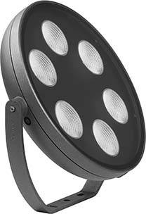 Ein schwarzes Bühnenlicht mit sechs kreisförmigen LED-Lampen, montiert auf einem verstellbaren Ständer, zur Beleuchtung großer Flächen.