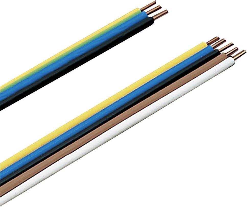 Bunte Stromkabel: grün-gelb, blau, schwarz, braun und weiß isolierte Kupferdrähte, für elektrische Installationen.