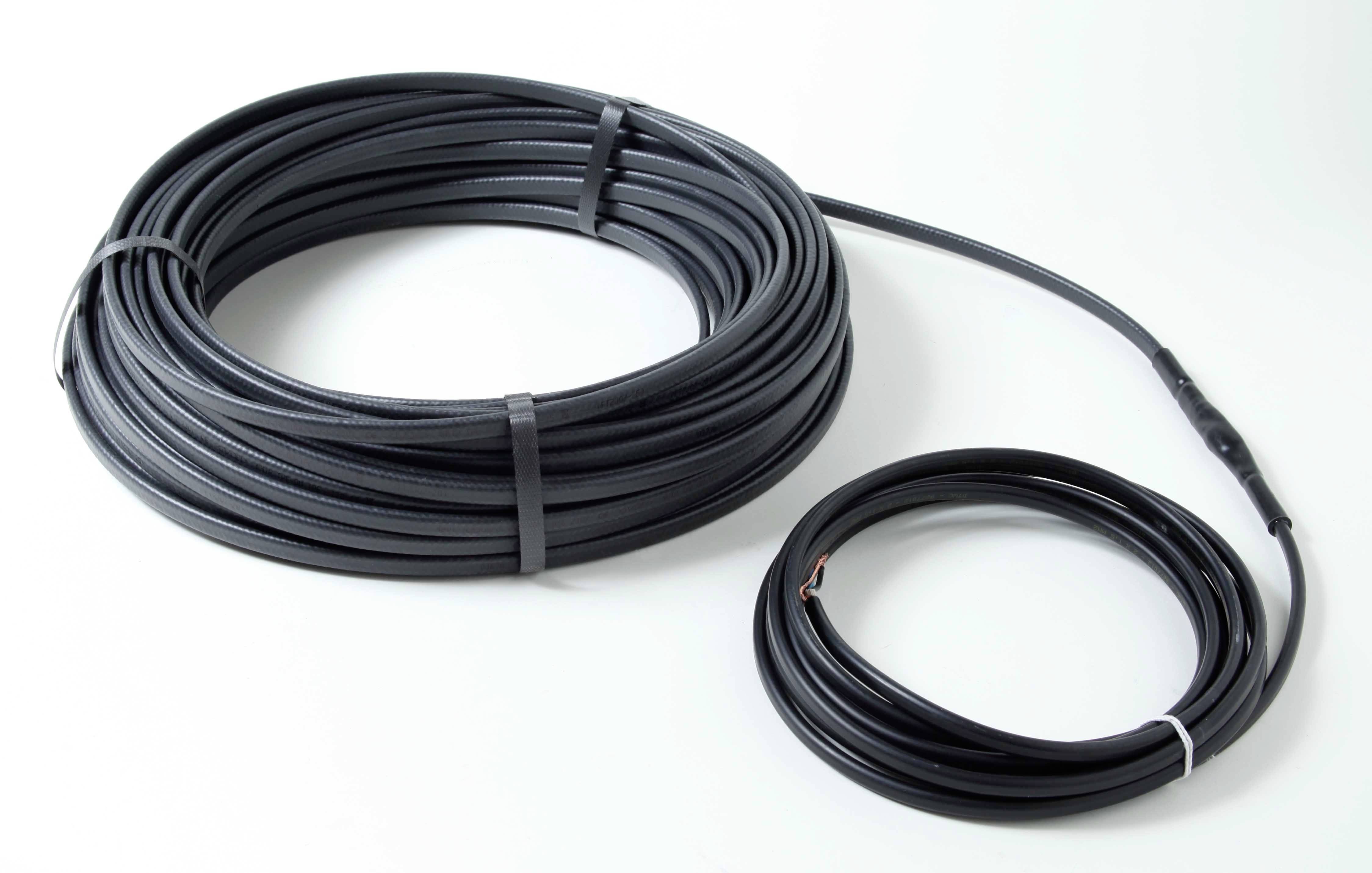 Zwei gerollte Kabel auf einem weißen Hintergrund, ein großes und ein kleineres.