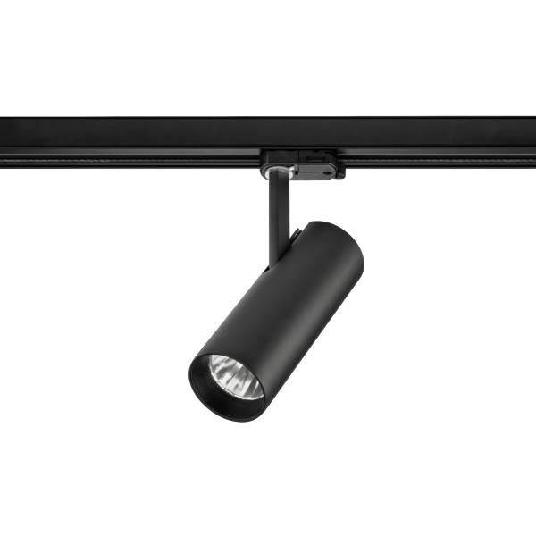 Schwarzer LED-Trackstrahler an einer Schiene montiert, zeigt nach unten. Minimalistisches Design, geeignet für moderne Innenräume.
