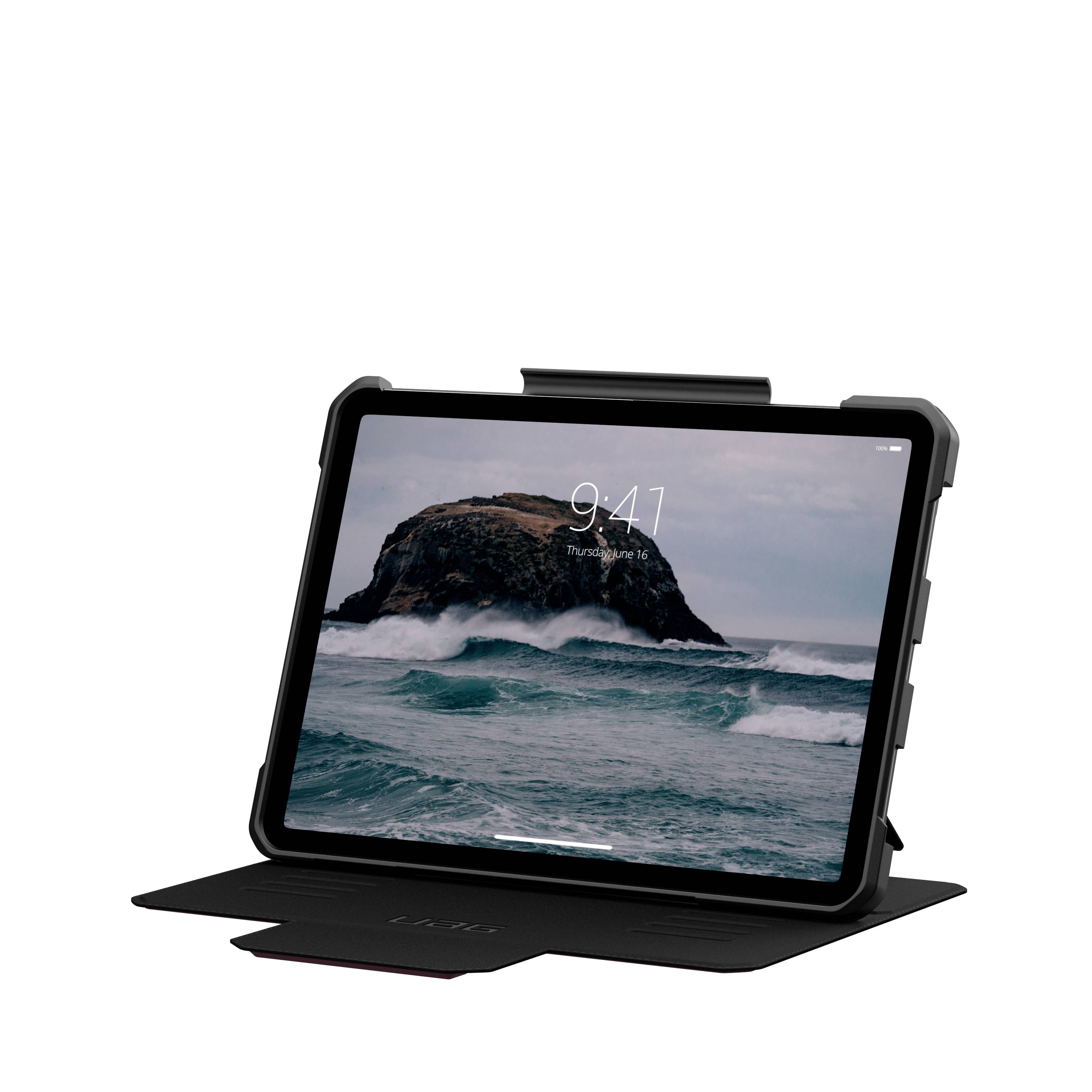 Ein Tablet in einem schwarzen Gehäuse zeigt einen Sperrbildschirm mit einem Meeresfoto und der Uhrzeit 9:41.