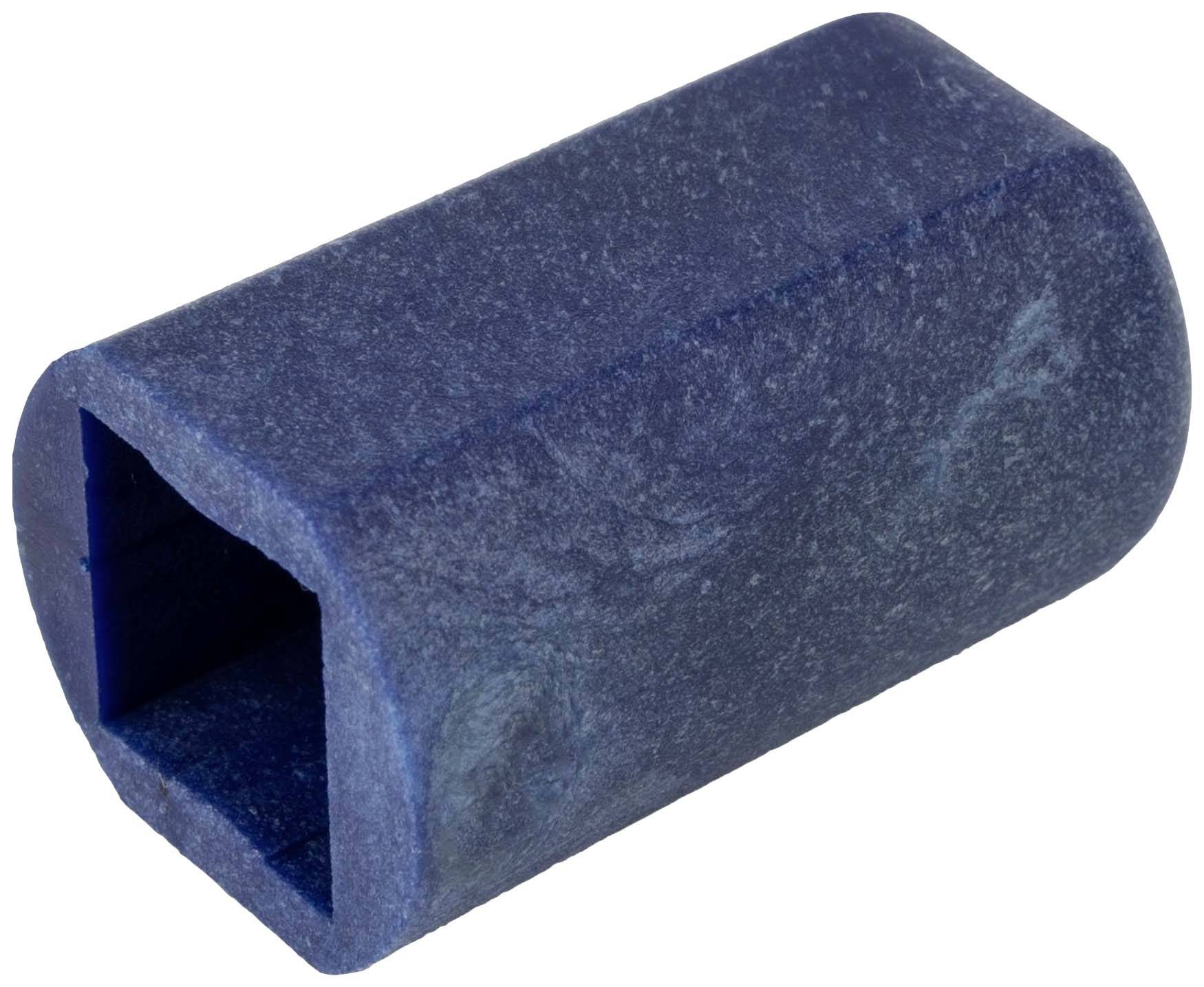 Ein blauer, rechteckiger Schwammblock, leicht abgenutzt. Verwendet zum Reinigen oder Schleifen von Oberflächen.