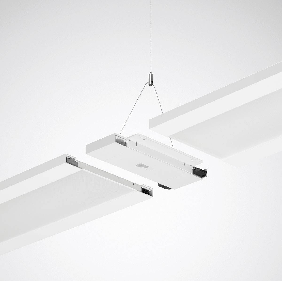 Ein modernes LED-Hängelicht mit einem minimalistischen Design, montiert an einem dünnen Kabel, beleuchtet dezent den Raum.