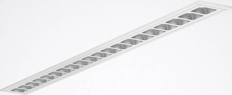 Weiße, schlanke Leuchte mit rechteckigen Öffnungen, symmetrisch angeordnet. Modernes Design, oft in Büros oder Geschäften verwendet.