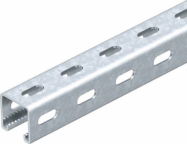 Metallschiene mit rechteckigen Aussparungen, oft für Kabelmanagement oder Gerüstbau verwendet.