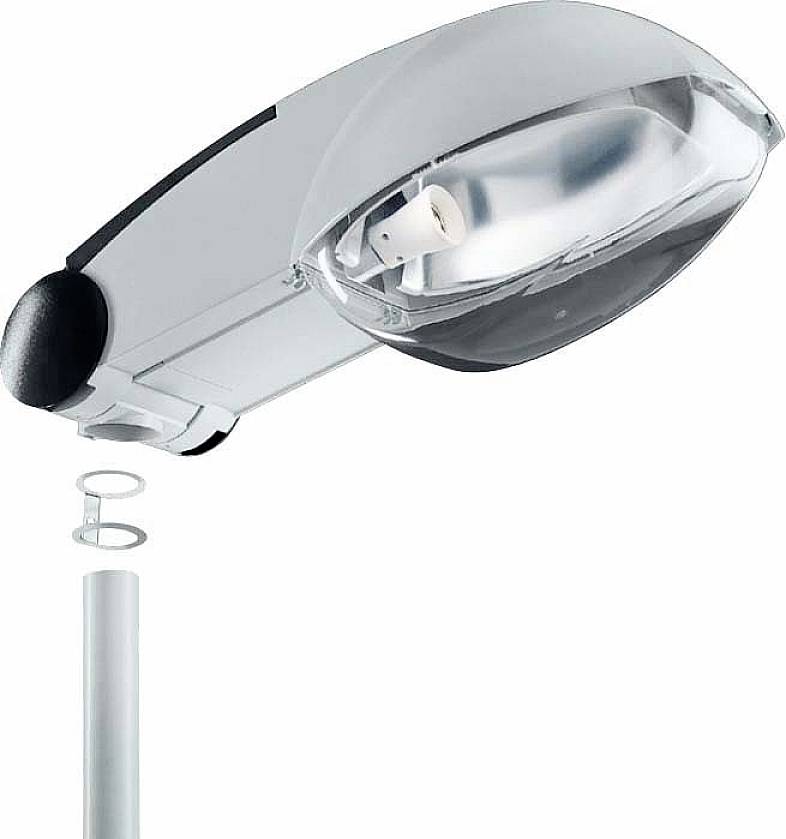 Außenleuchte mit modernem Design, montiert auf einem Mast. Sie hat ein gebogenes, transparentes Gehäuse und ist für Straßenbeleuchtung geeignet.