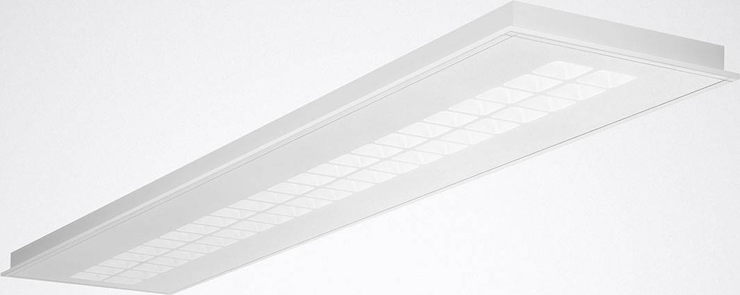 Ein modernes, rechteckiges Deckenlicht mit Gitterdesign an einer weißen Decke.