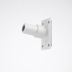 Weiße Wandhalterung mit zylindrischem Arm und rechteckiger Basis. Sie hat vier Schraublöcher zur Befestigung.
