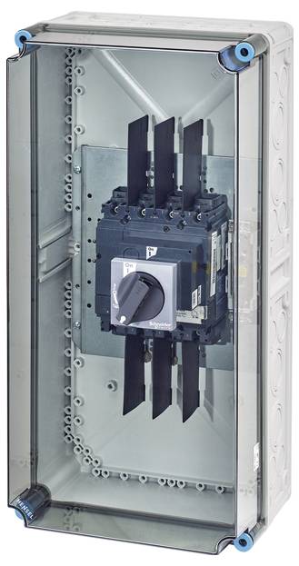 Transparenter Schaltschrank mit Hauptschalter in geschlossener Position, montiert an der Wand.