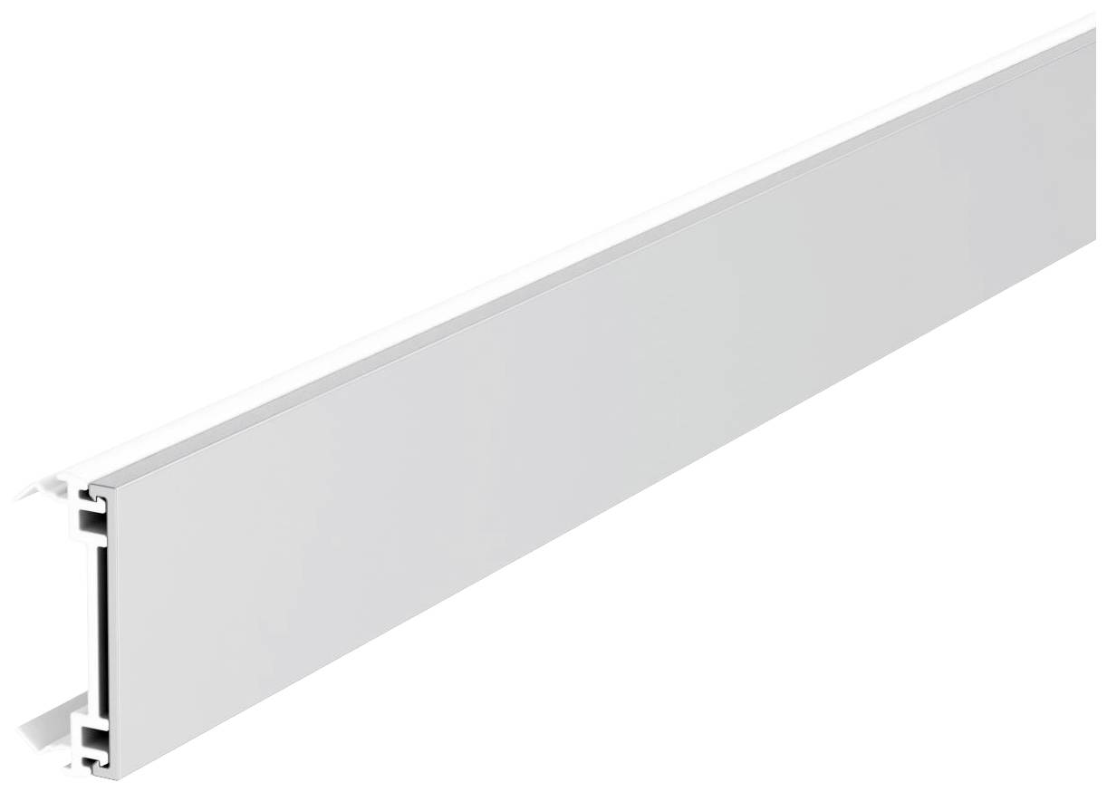 Ein weißes, langes, gerades Kabelkanalprofil, das zur Abdeckung und Organisation von Kabeln verwendet wird, mit einem schmalen seitlichen Schlitz.