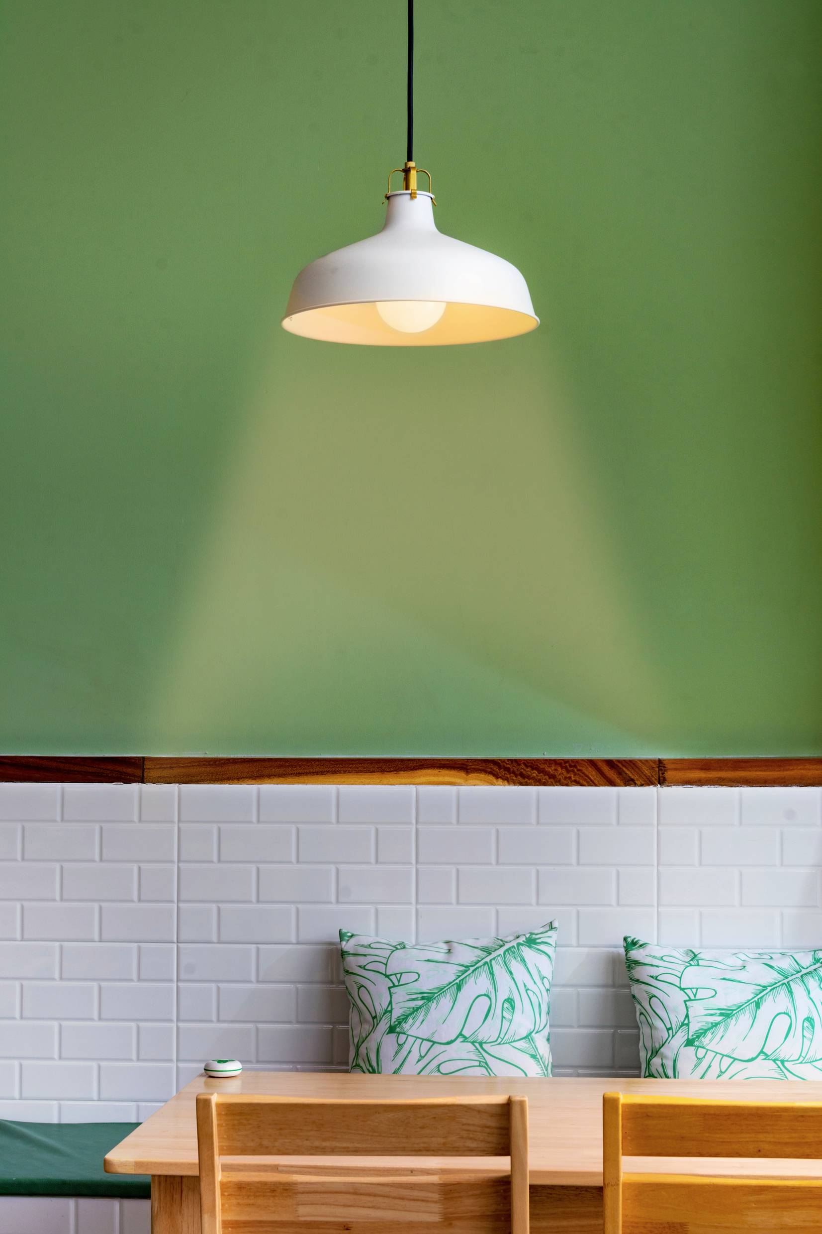 Sygonix LED-Leuchtmittel EEK: F (A - G) SY-5218532 E27 9 W Warmweiß bis Neutralweiß