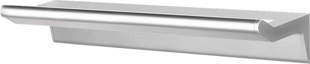 Ein silberfarbenes, rechteckiges Wandlicht mit abgerundetem Design, das sanft nach unten leuchtet.