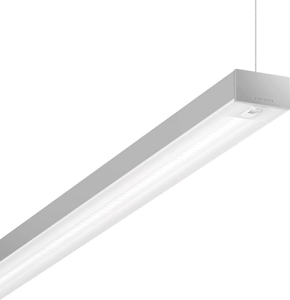Silberne, rechteckige Deckenleuchte mit schmaler LED-Lichtleiste, hängend an einem Kabel. Sie ist modern gestaltet und eignet sich für Büros.