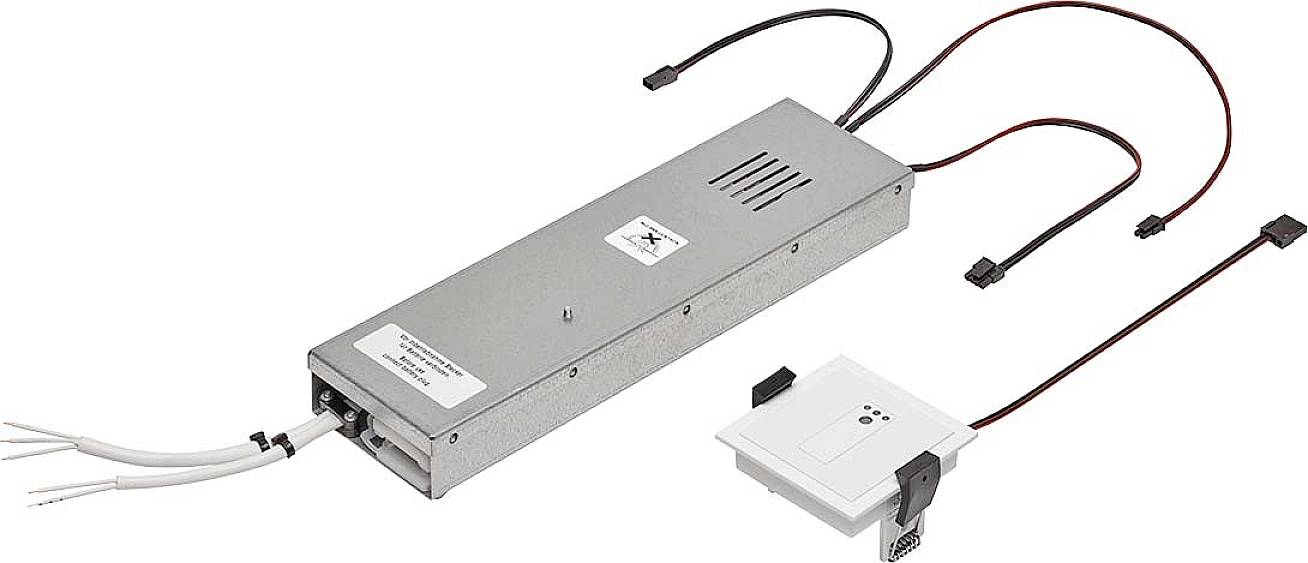 Ein rechteckiges elektrisches Gerät mit mehreren Drähten, das als Bestandteil eines technischen Systems oder einer Installation dient.