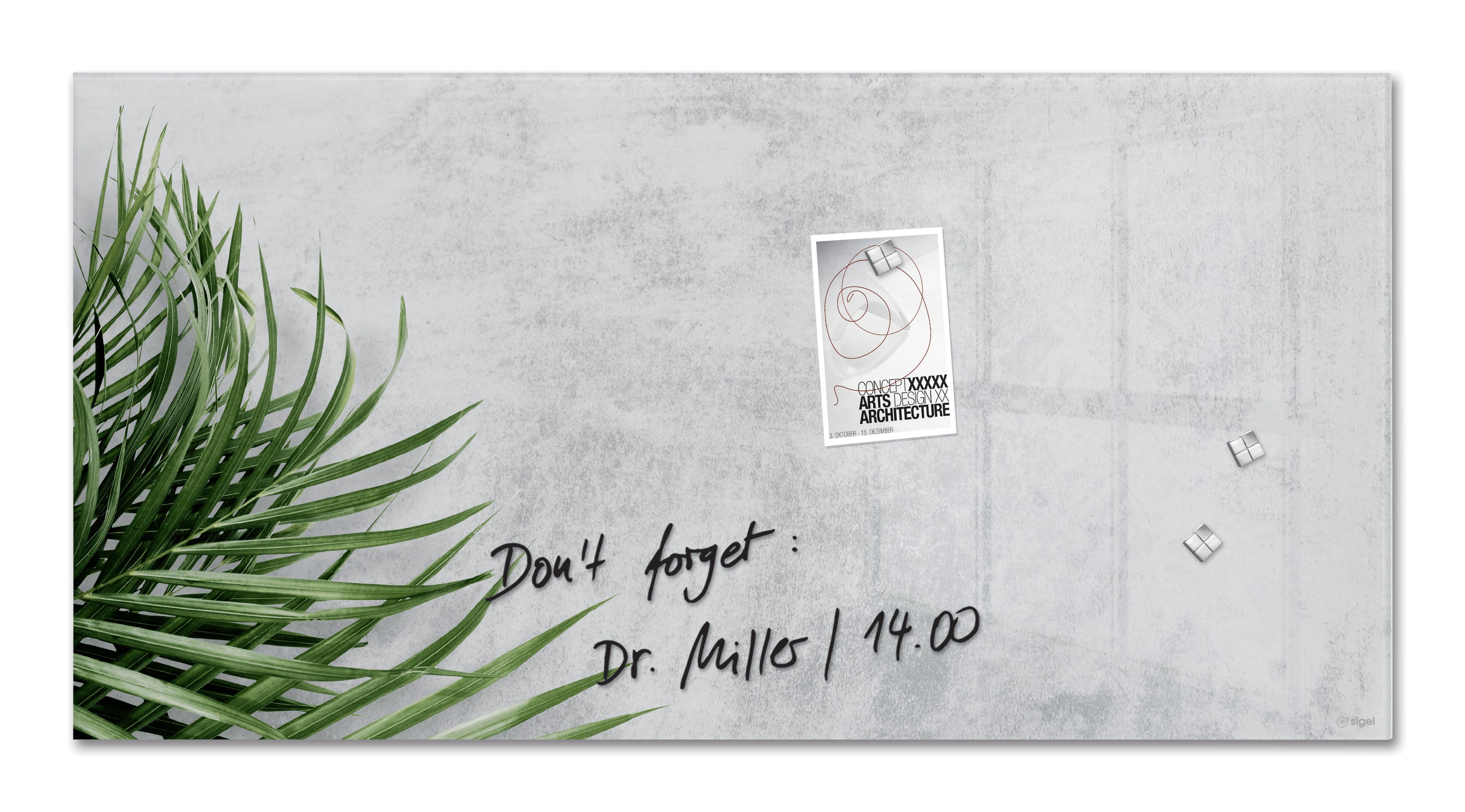 Eine Notiz auf grauem Hintergrund zeigt 'Don't forget: Dr. Miller 14:00'. Daneben ein Plakat der 'XXIX Architecture Biennale'.
