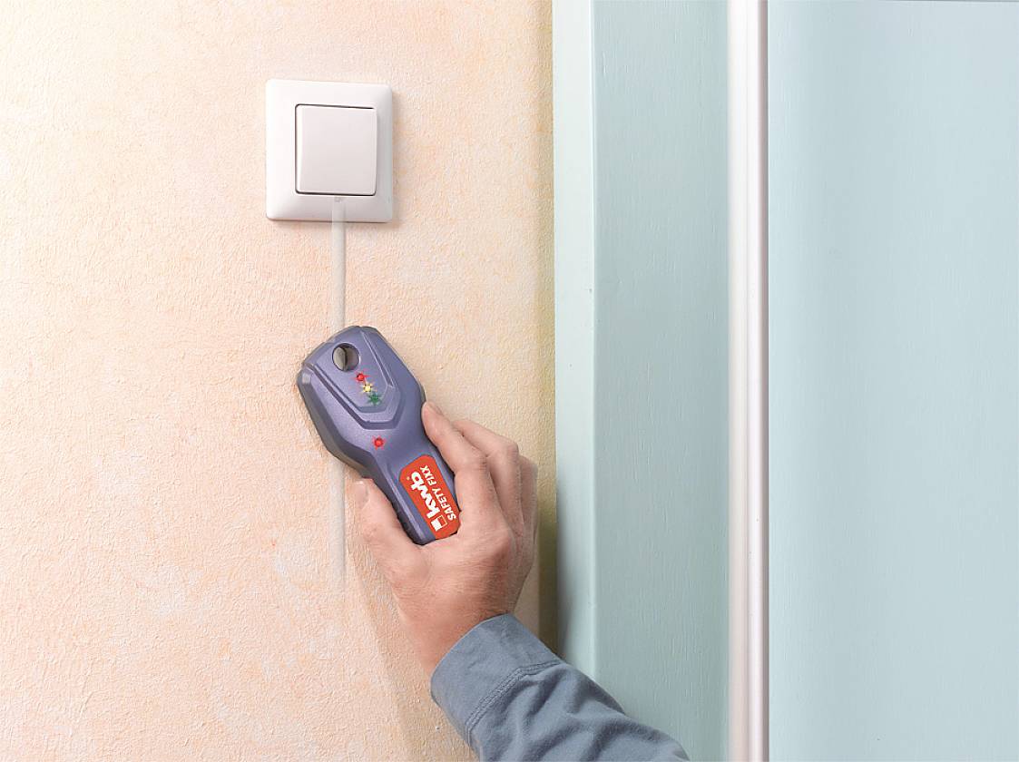Kwb Leitungssuchgerät SAFETY-FIXX 11620 Ortungstiefe (max.) 38mm Geeignet für Holz, eisenhaltiges Metall, spannungsführende