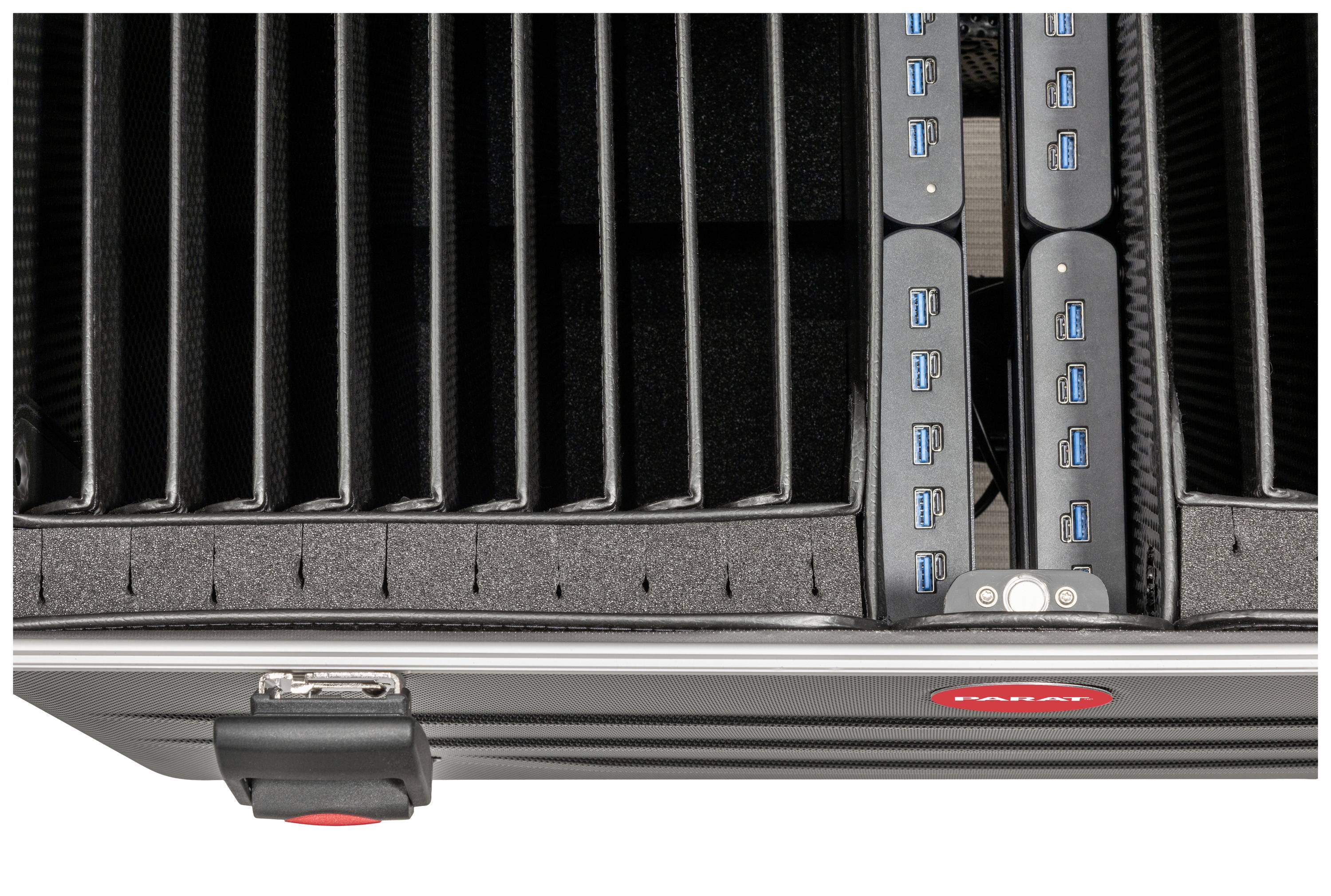 Ansicht eines Koffers mit Fächern und USB-Anschlüssen, geeignet zum Aufladen oder Organisieren von elektronischen Geräten.