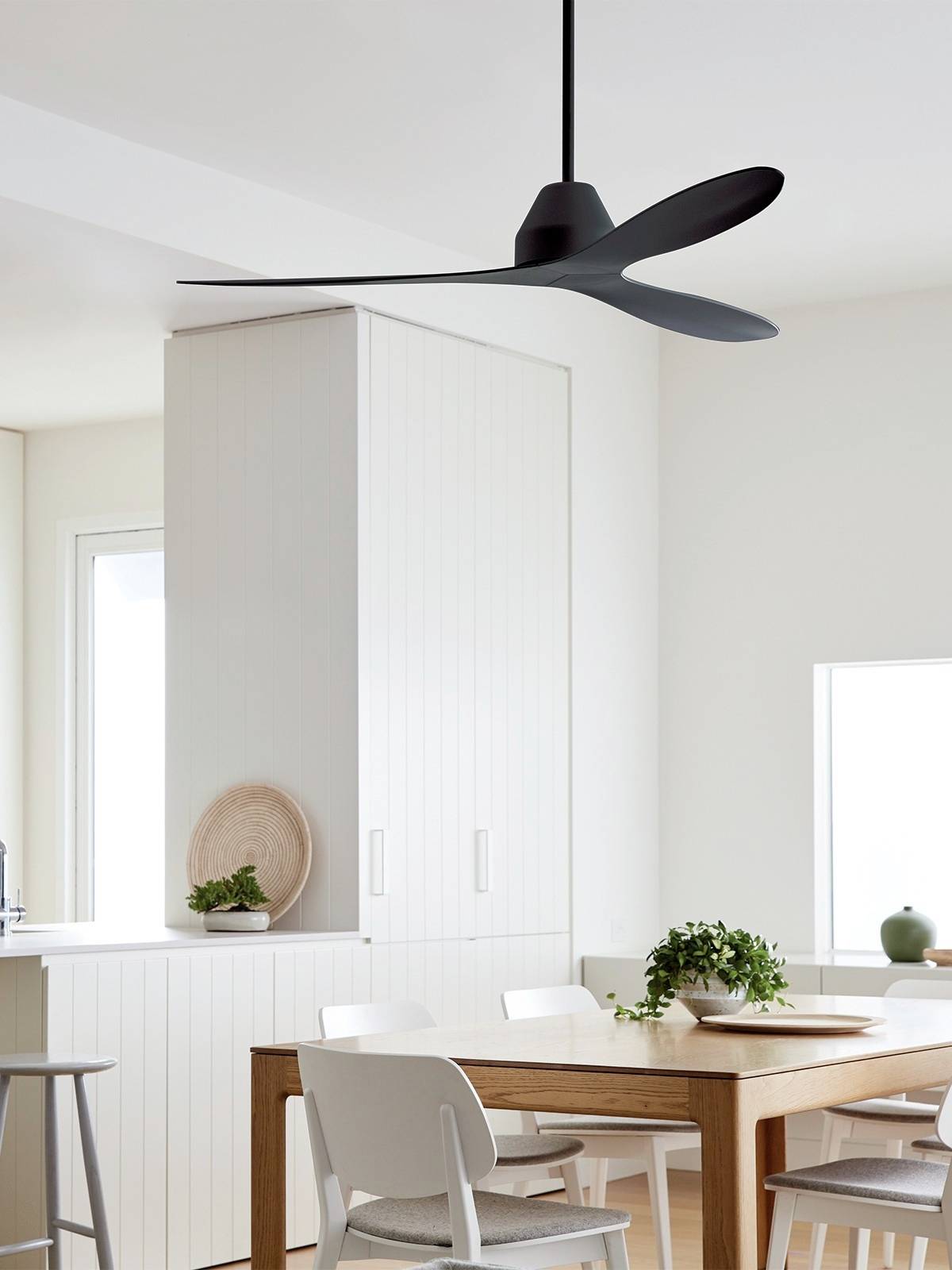 Lucci AIR Whitehaven Deckenventilator 35W (Ø x H) 142cm x 300mm Schwarz mit Fernbedienung