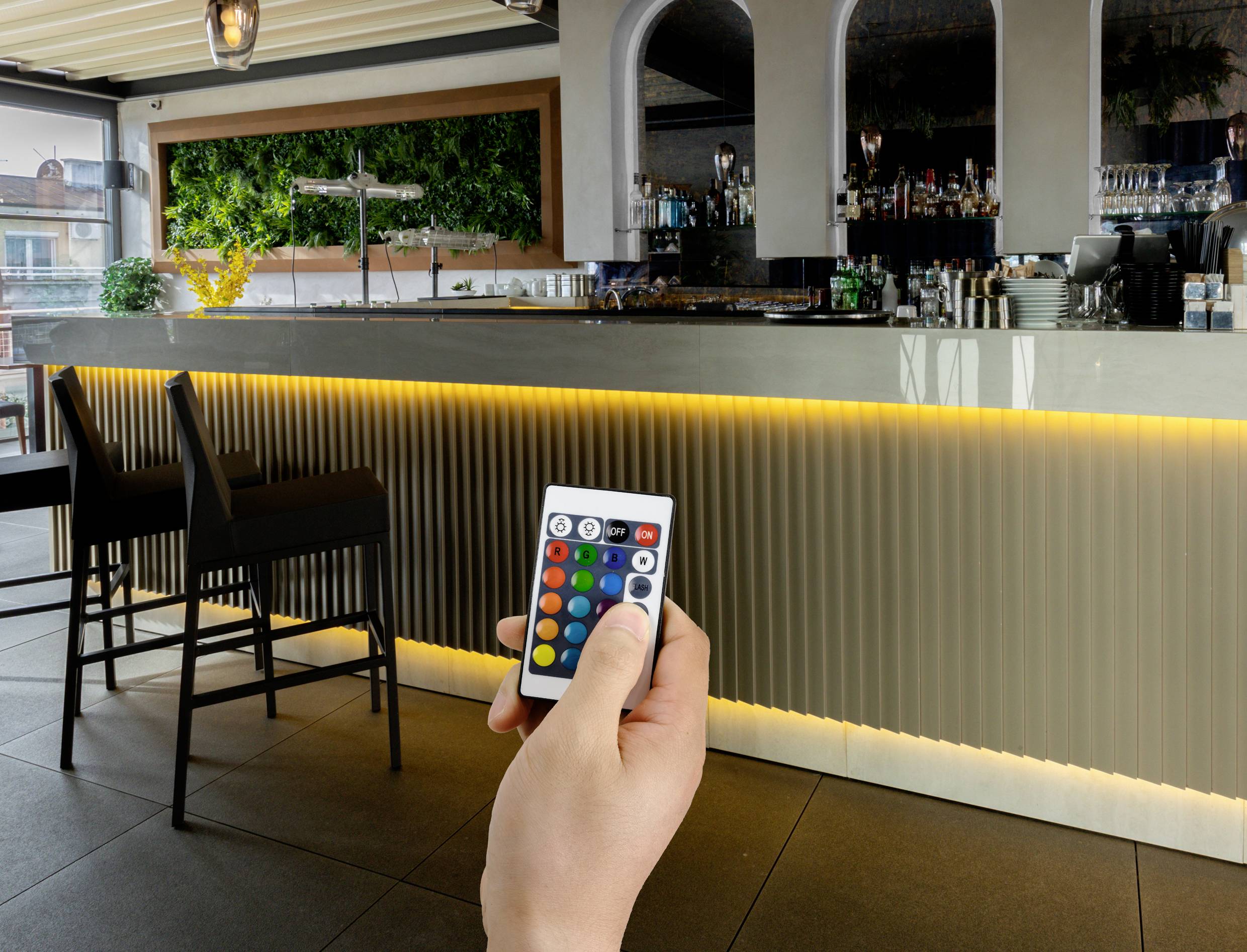 Sygonix SY-5225288 LED-Streifen-Komplettset mit Stecker 5V 150cm RGB 1St.