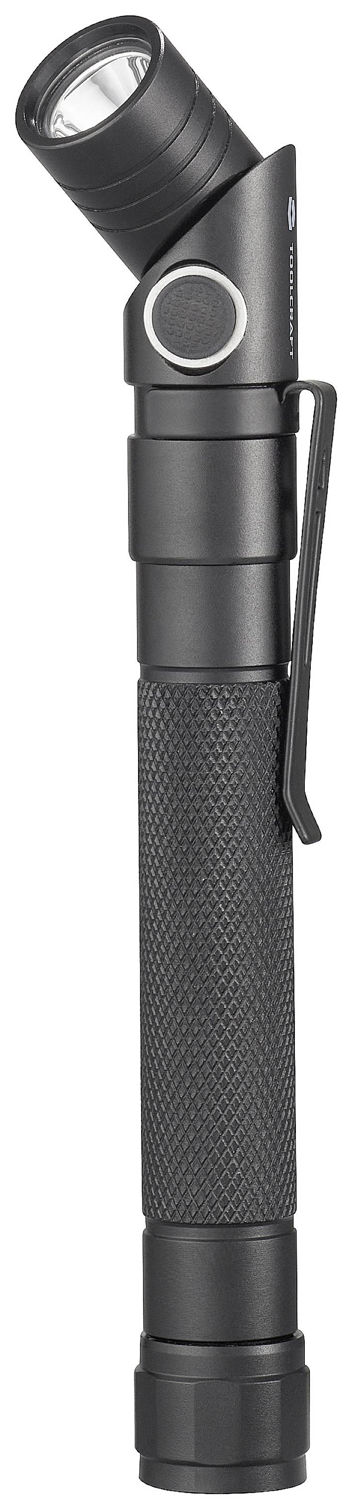Eine schwarze Taschenlampe mit abgewinkeltem Kopf und Clip, stehend.
