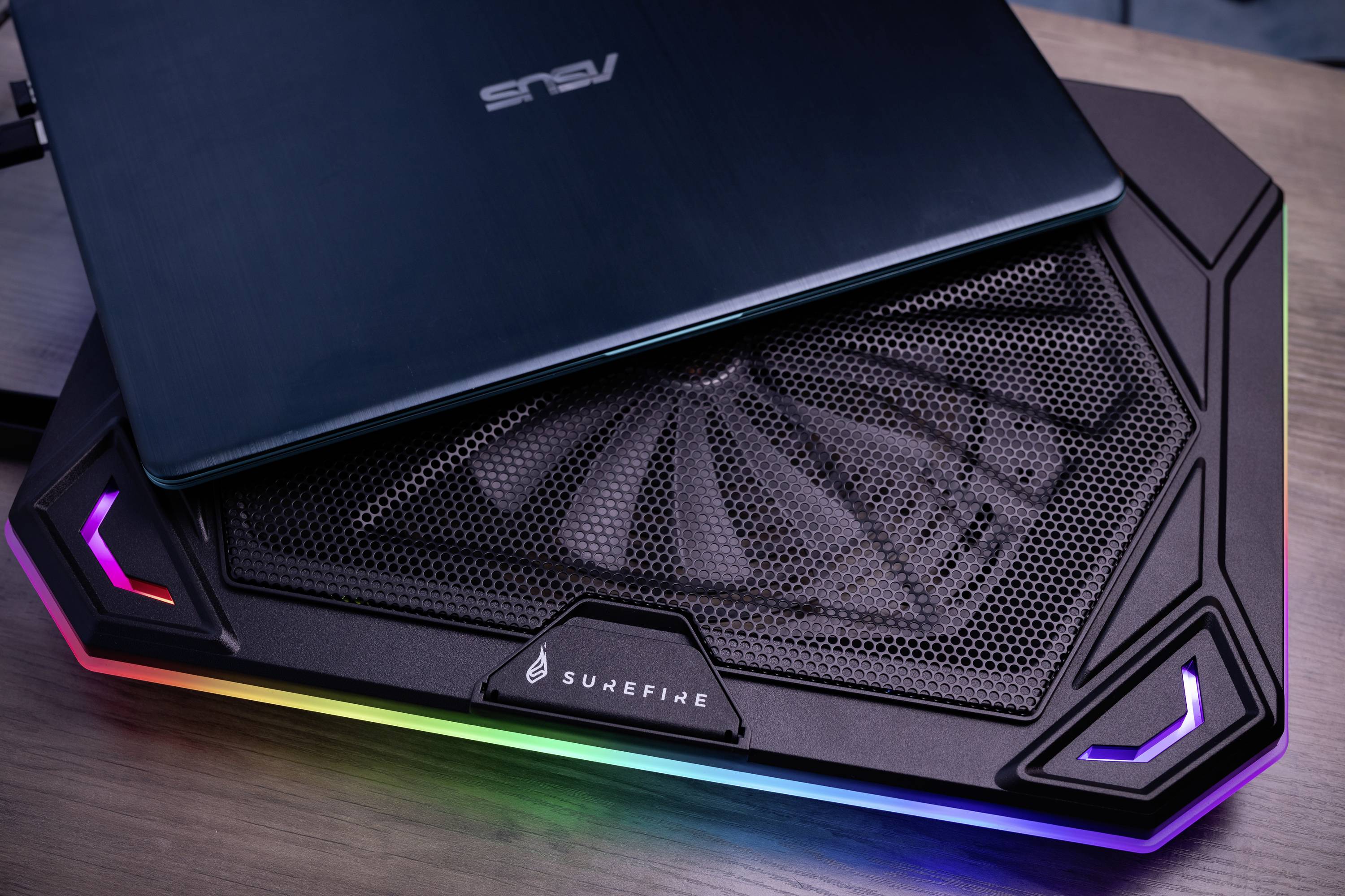 Surefire Gaming Bora X1 Notebook-Ständer mit Kühlfunktion höhenverstellbar, neigbar