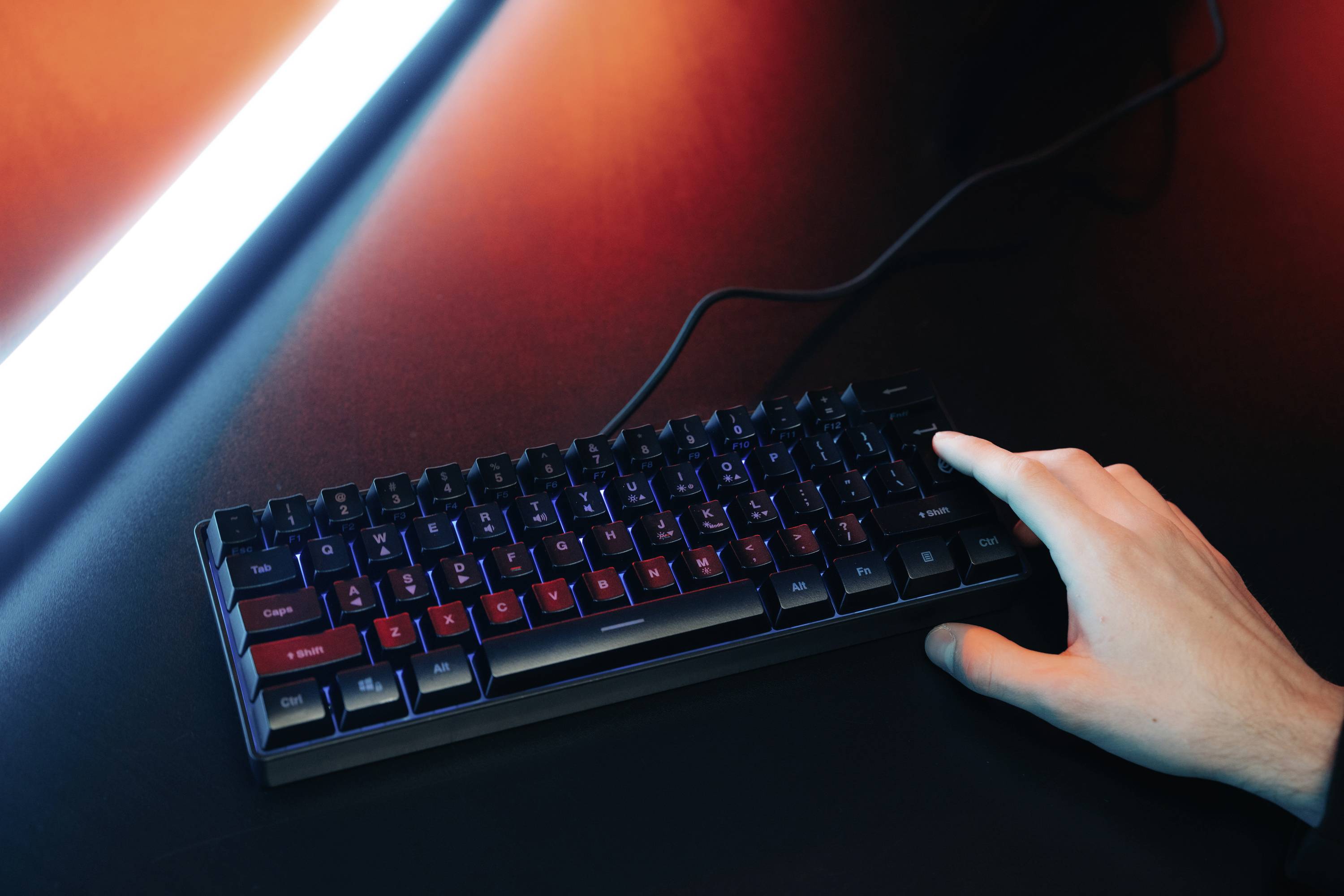 Surefire Gaming KingPin X1 Kabelgebunden, USB Gaming-Tastatur US-Englisch, QWERTY Schwarz Beleuchtet, Multimediatasten
