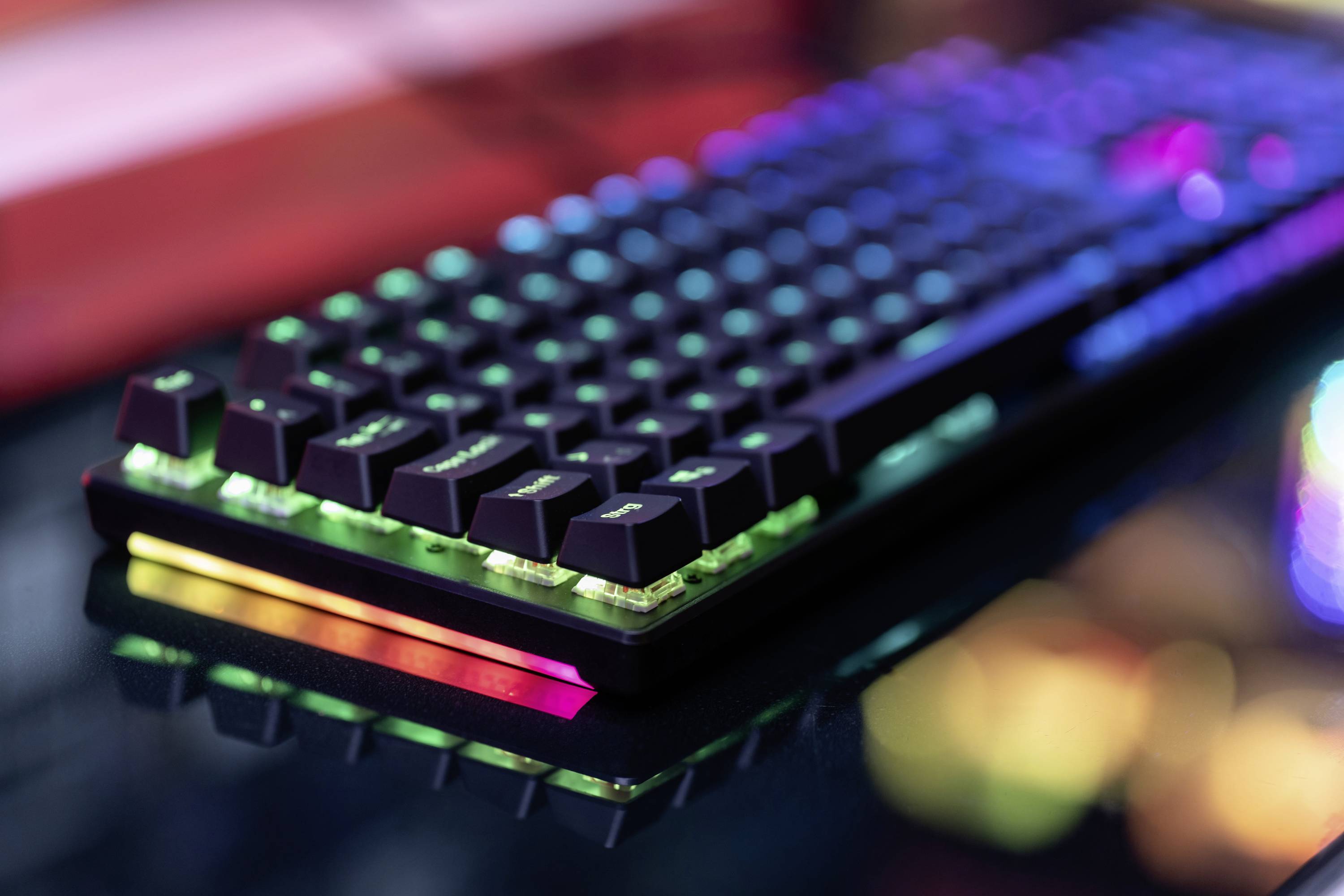 Surefire Gaming KingPin M2 Kabelgebunden, USB Gaming-Tastatur Nordisch, QWERTY Schwarz Beleuchtet, Multimediatasten